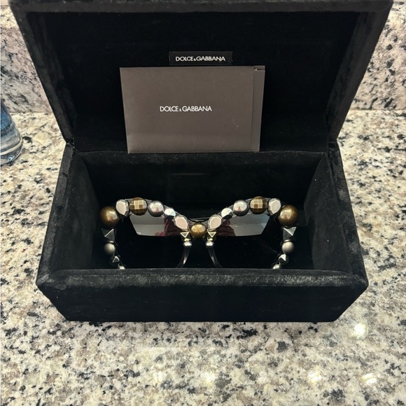New never worn Authentic Dolce & Gabbana sun glasses in perfect condition. - Picture 4 of 5
